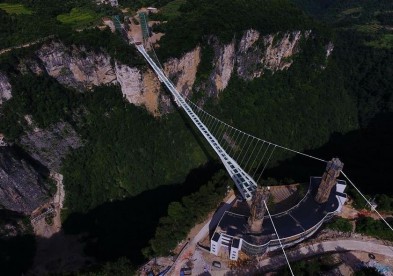 В Китае открылся самый длинный в мире стеклянный мост